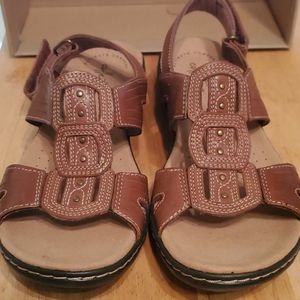CLARKS Leisa Vine Tan Sandals
